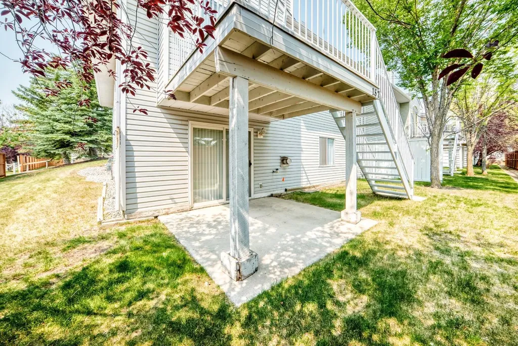 157 Hawkstone Manor NW Calgary AB T3G 3X2