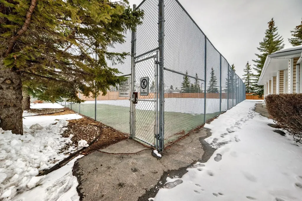 157 Hawkstone Manor NW Calgary AB T3G 3X2
