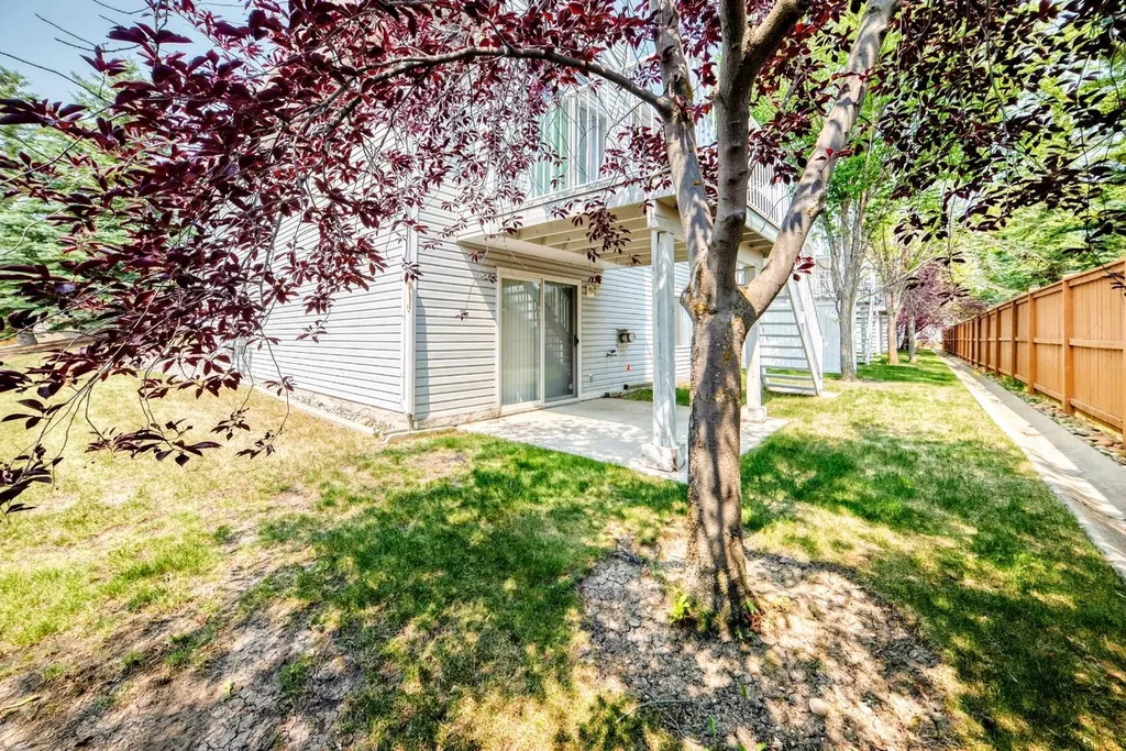 157 Hawkstone Manor NW Calgary AB T3G 3X2