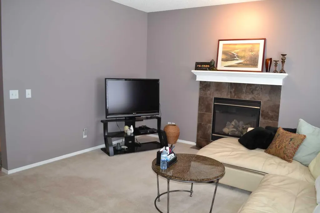 209 Lakeview Inlet Chestermere AB T1X 1P4
