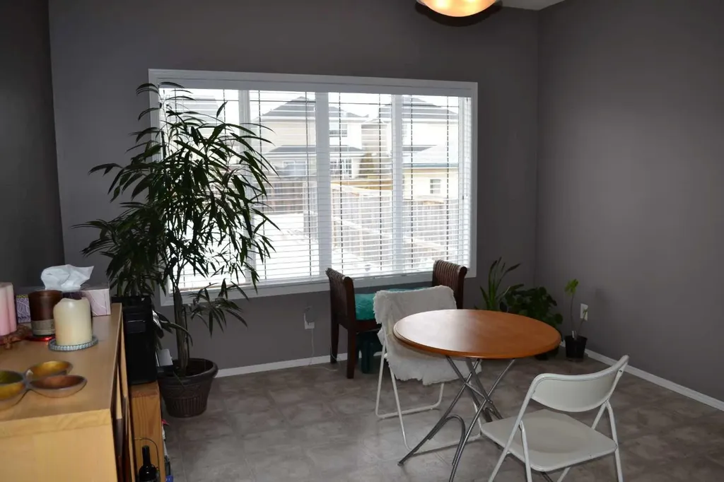 209 Lakeview Inlet Chestermere AB T1X 1P4