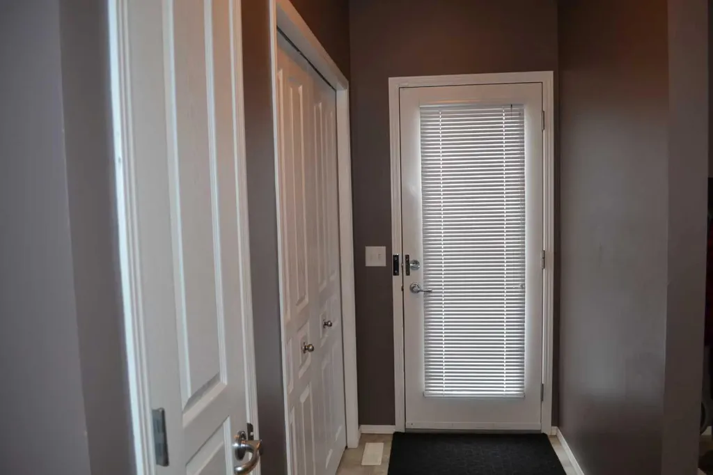 209 Lakeview Inlet Chestermere AB T1X 1P4