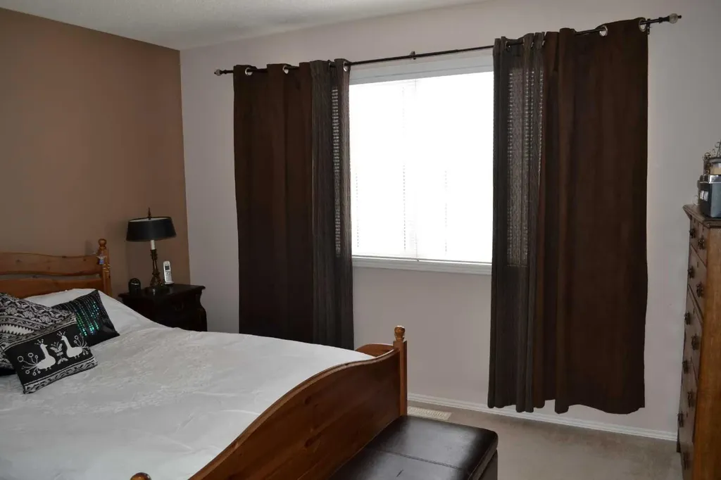 209 Lakeview Inlet Chestermere AB T1X 1P4