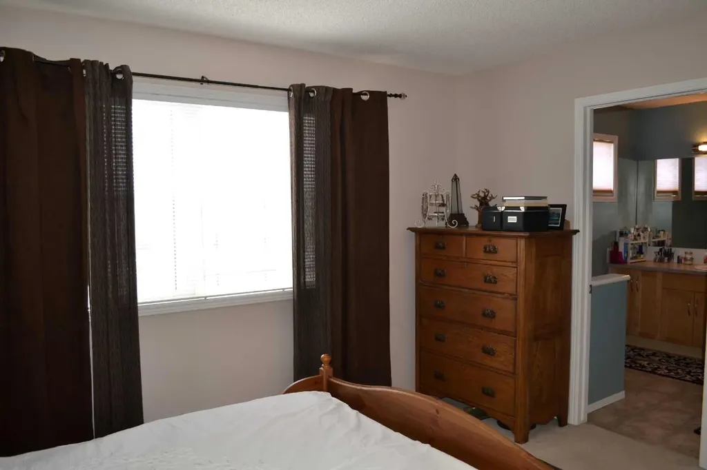 209 Lakeview Inlet Chestermere AB T1X 1P4