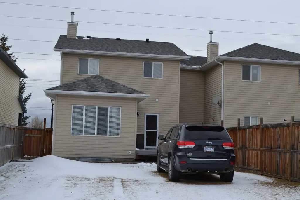 209 Lakeview Inlet Chestermere AB T1X 1P4