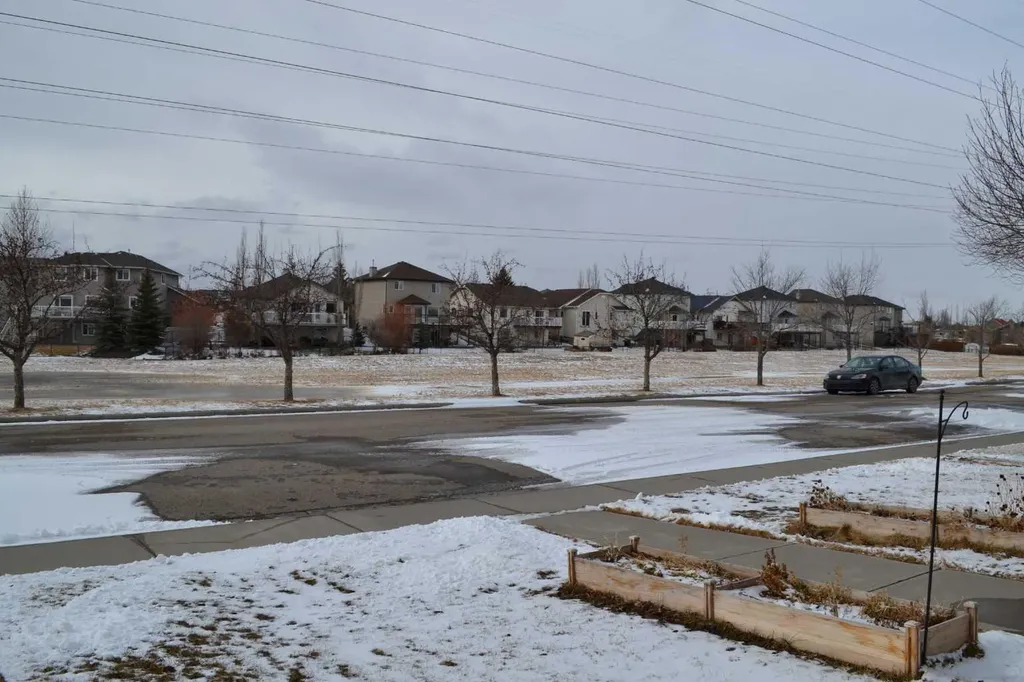 209 Lakeview Inlet Chestermere AB T1X 1P4