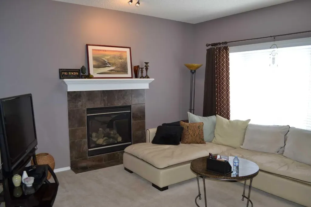 209 Lakeview Inlet Chestermere AB T1X 1P4