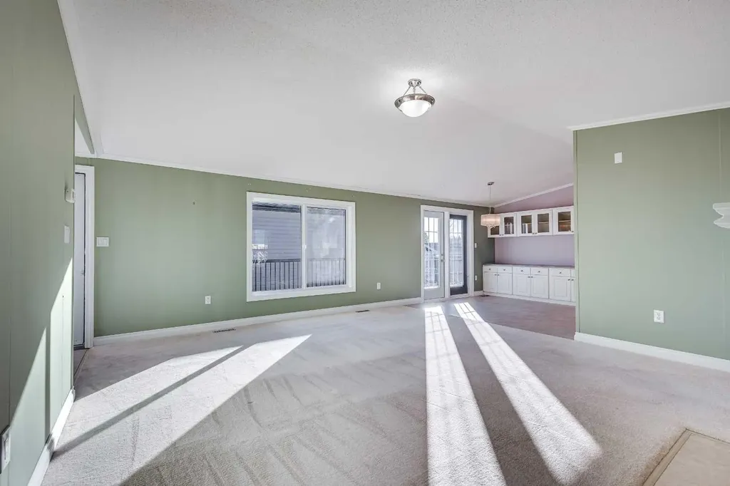 18 Mckay Place Blackfalds AB T4M 0H7