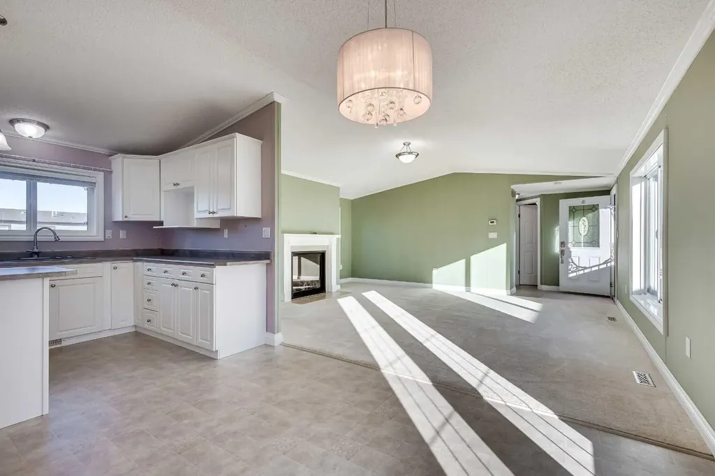 18 Mckay Place Blackfalds AB T4M 0H7
