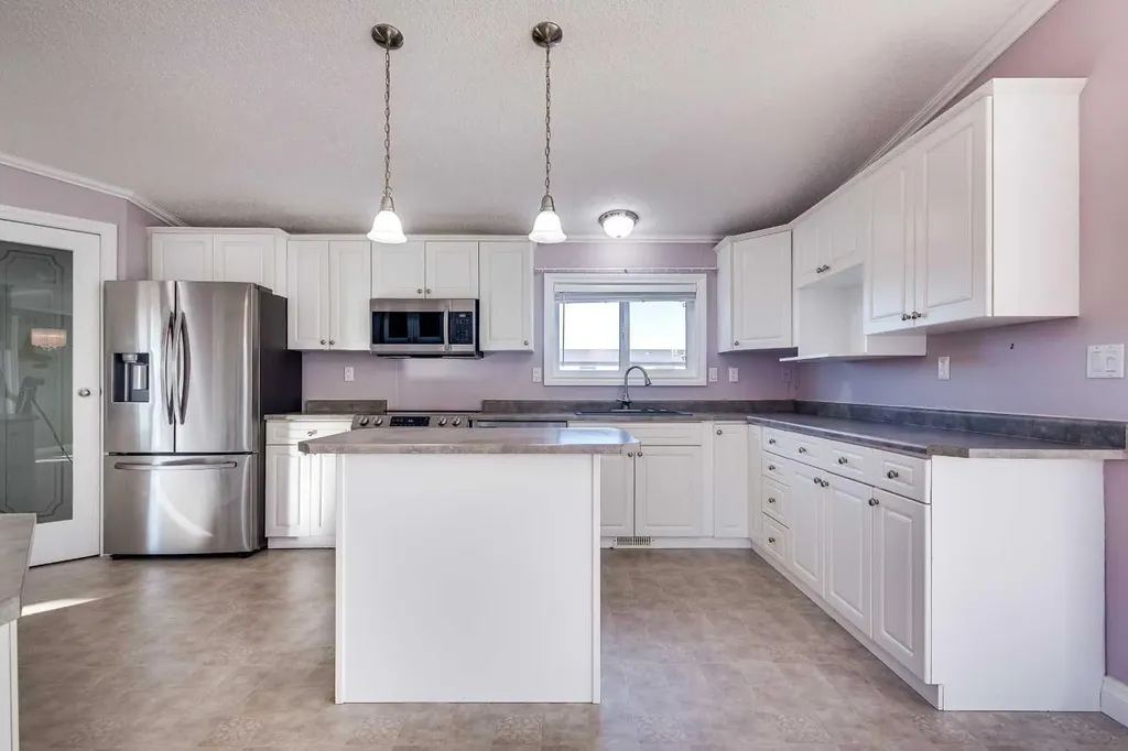 18 Mckay Place Blackfalds AB T4M 0H7