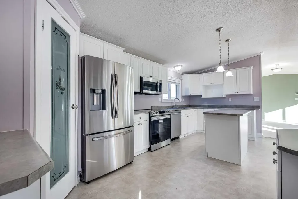 18 Mckay Place Blackfalds AB T4M 0H7
