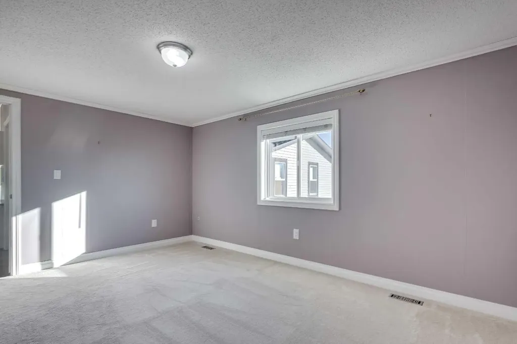 18 Mckay Place Blackfalds AB T4M 0H7