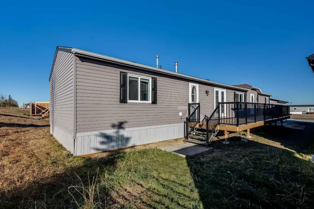 18 Mckay Place Blackfalds AB T4M 0H7
