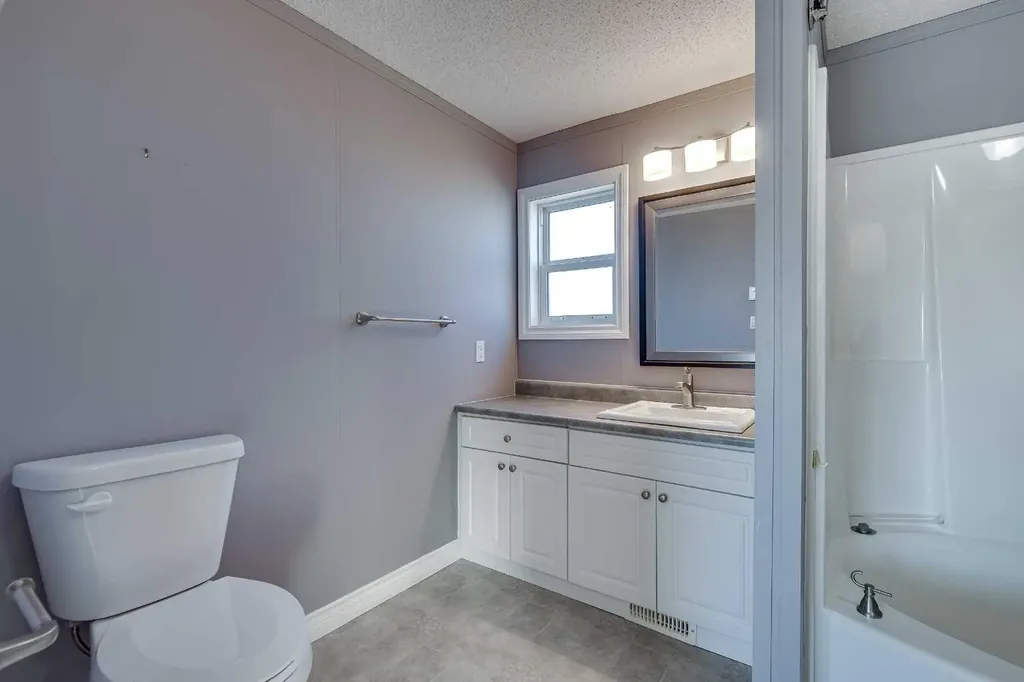18 Mckay Place Blackfalds AB T4M 0H7