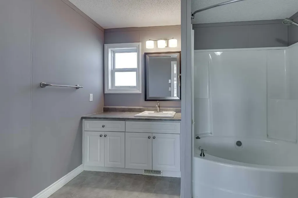 18 Mckay Place Blackfalds AB T4M 0H7