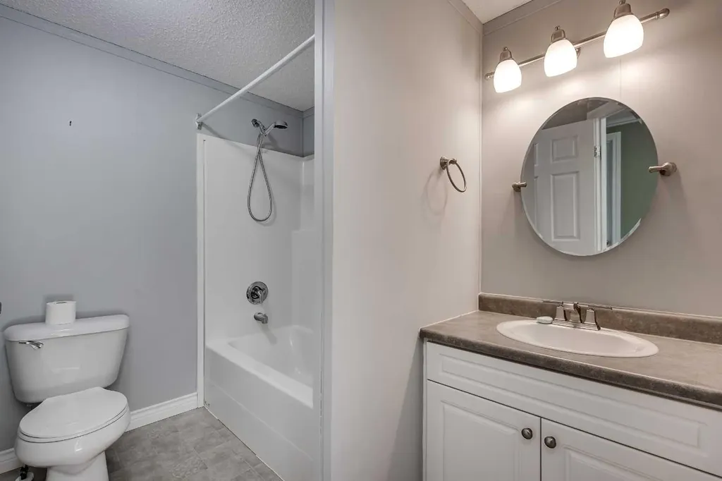 18 Mckay Place Blackfalds AB T4M 0H7