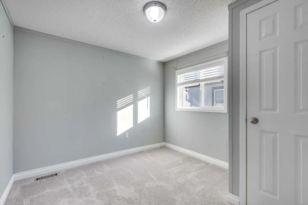 18 Mckay Place Blackfalds AB T4M 0H7