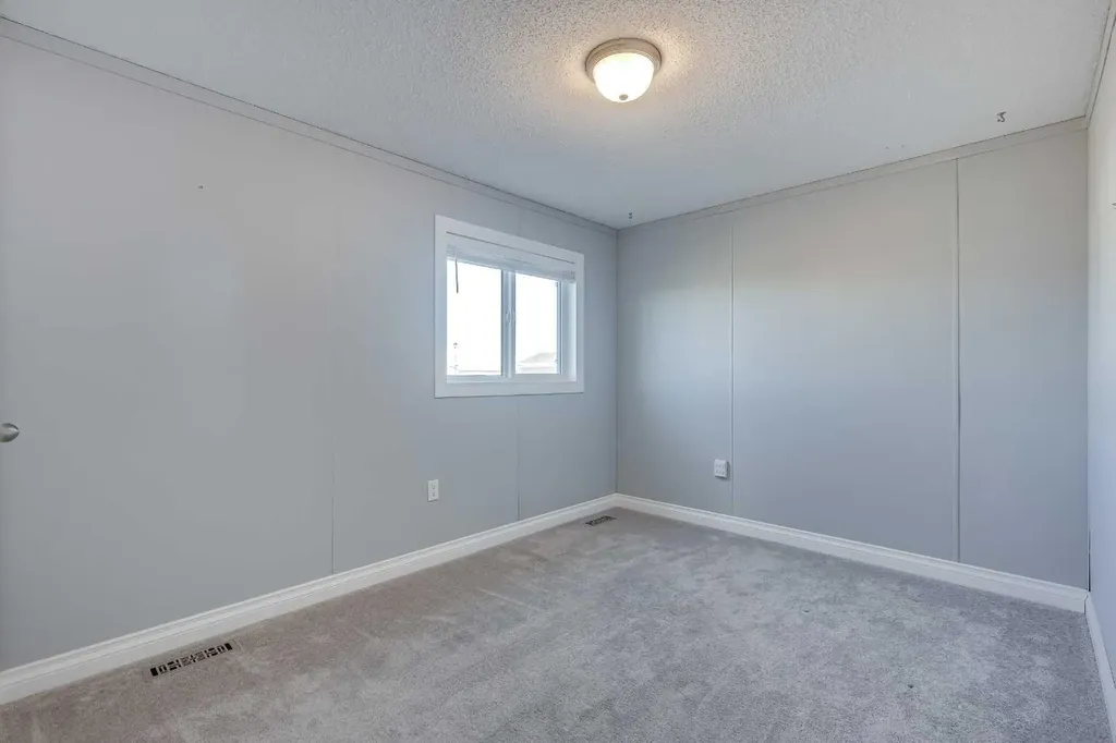 18 Mckay Place Blackfalds AB T4M 0H7