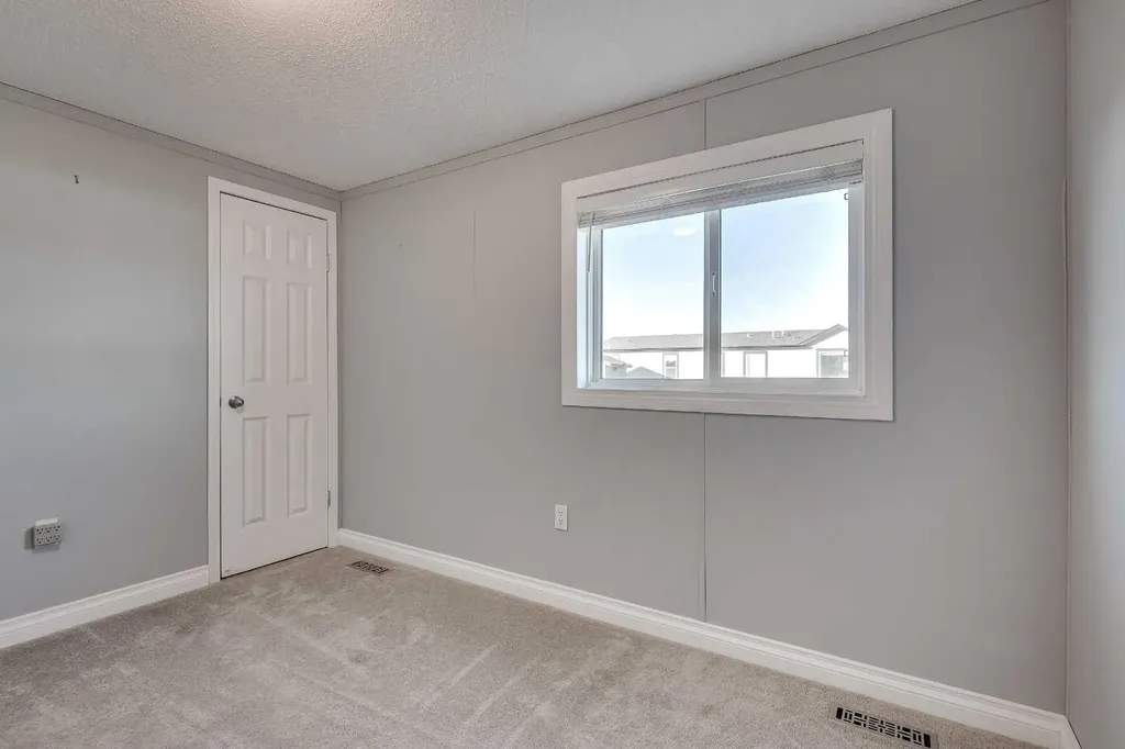 18 Mckay Place Blackfalds AB T4M 0H7
