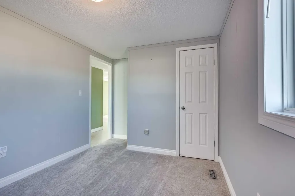 18 Mckay Place Blackfalds AB T4M 0H7