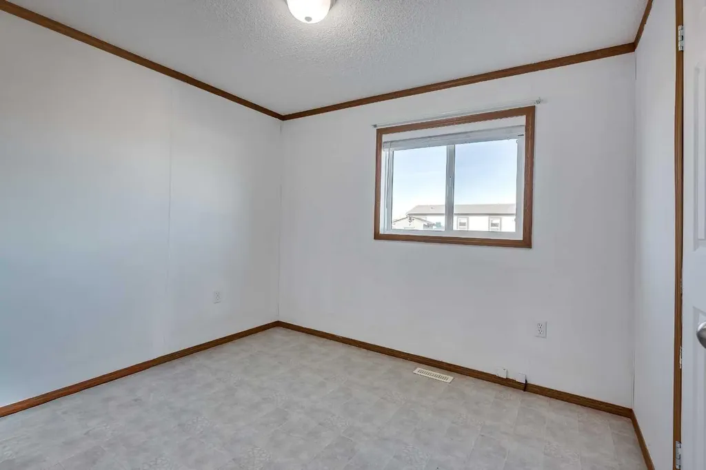 18 Mckay Place Blackfalds AB T4M 0H7