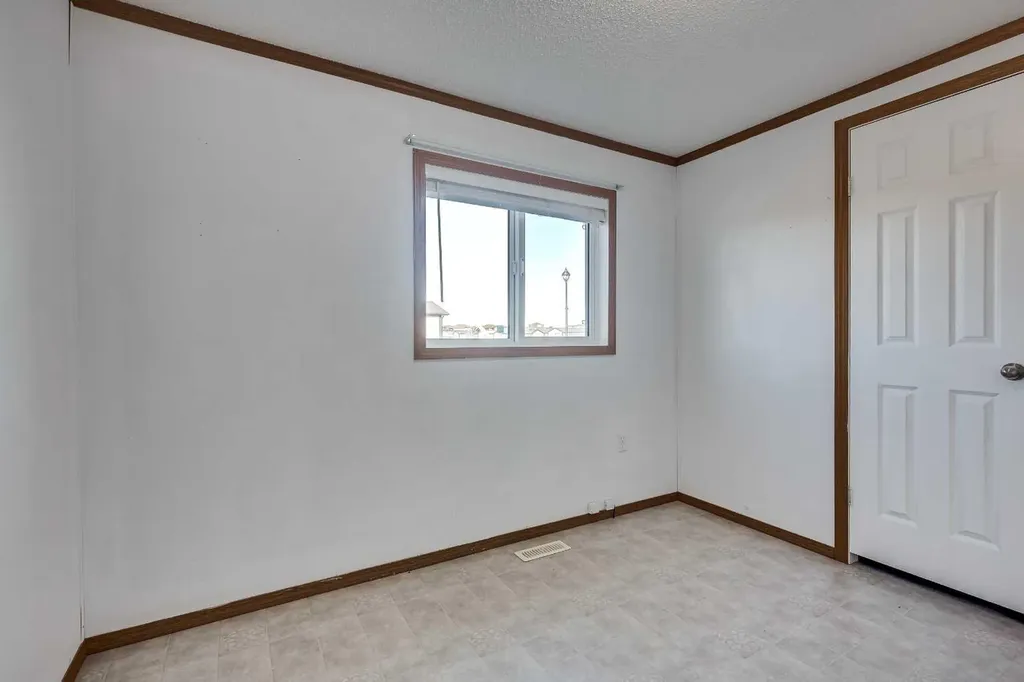 18 Mckay Place Blackfalds AB T4M 0H7