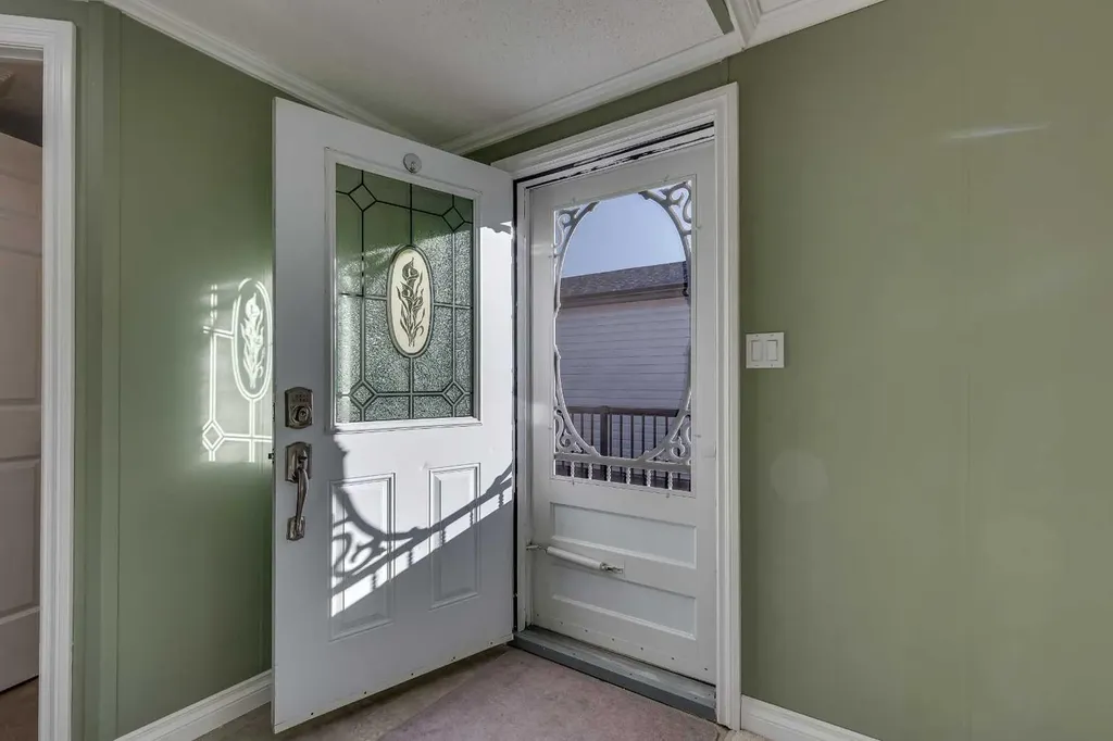 18 Mckay Place Blackfalds AB T4M 0H7