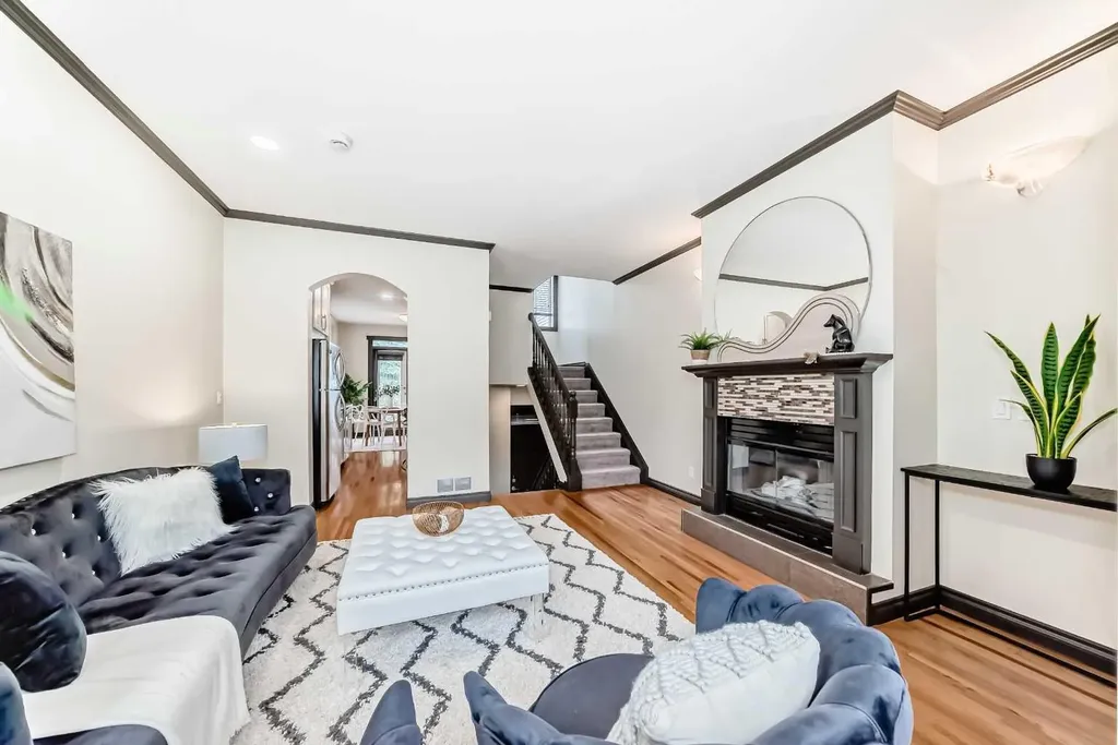 1212 12 Street SW Calgary AB T3C 1A9