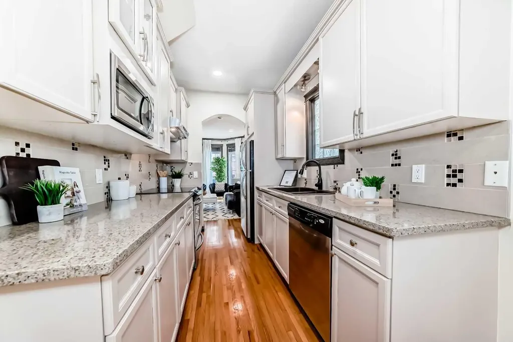 1212 12 Street SW Calgary AB T3C 1A9