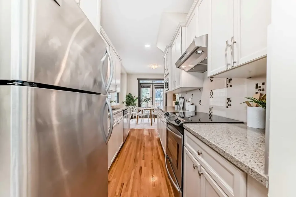 1212 12 Street SW Calgary AB T3C 1A9