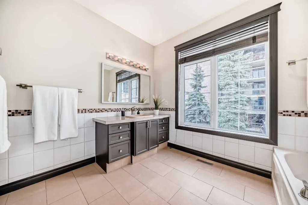 1212 12 Street SW Calgary AB T3C 1A9