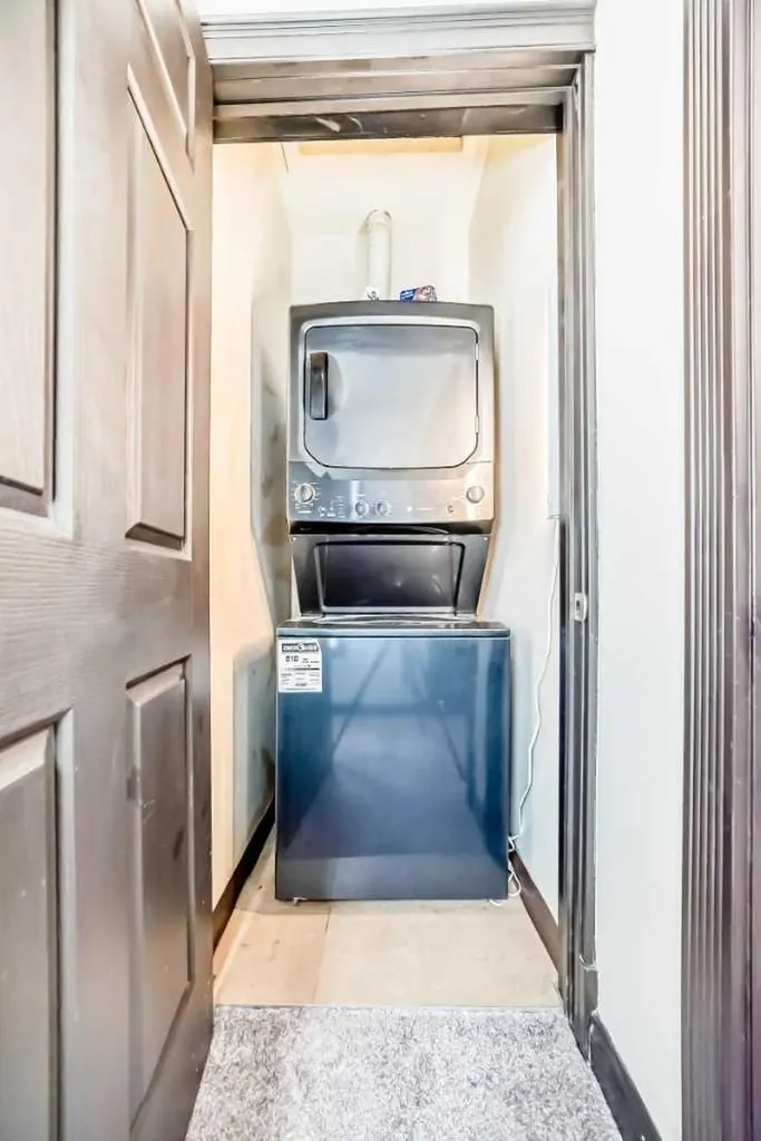 1212 12 Street SW Calgary AB T3C 1A9