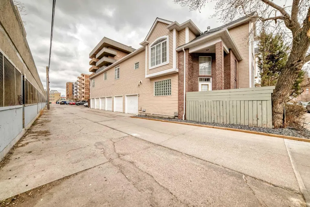 1212 12 Street SW Calgary AB T3C 1A9