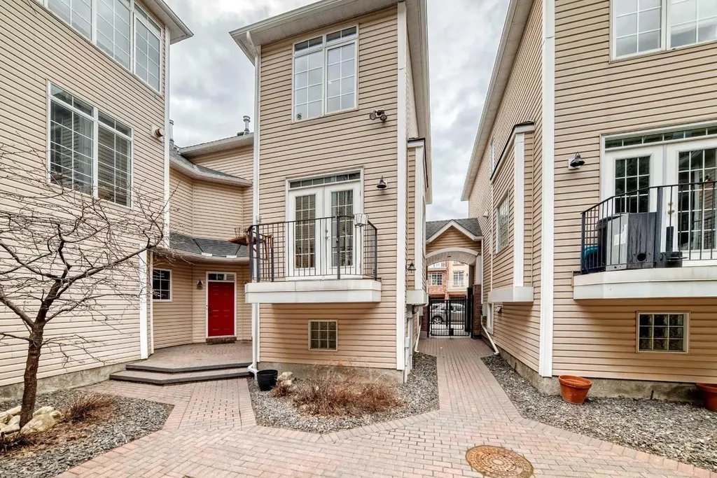1212 12 Street SW Calgary AB T3C 1A9