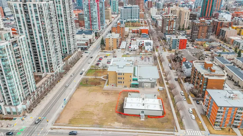1212 12 Street SW Calgary AB T3C 1A9