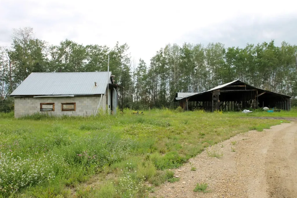 84434 Highway 688 Rural Northern Sunrise County AB T8S 1S4