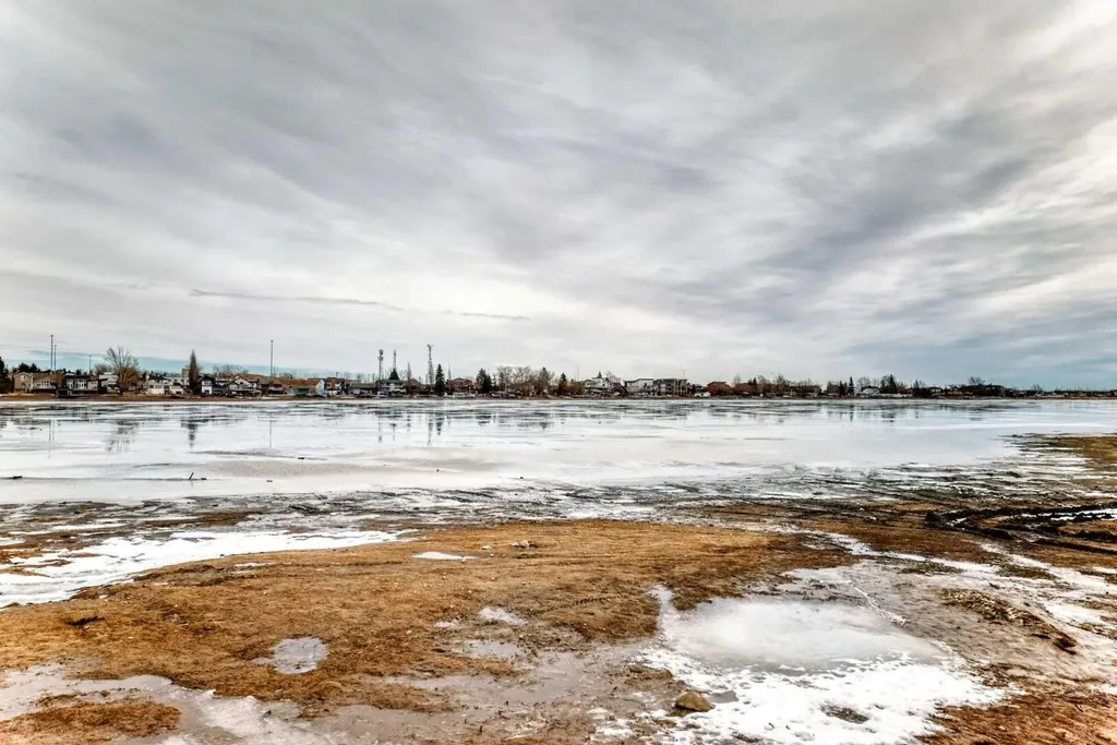 176 Cascades Passage Chestermere AB T1X0K8