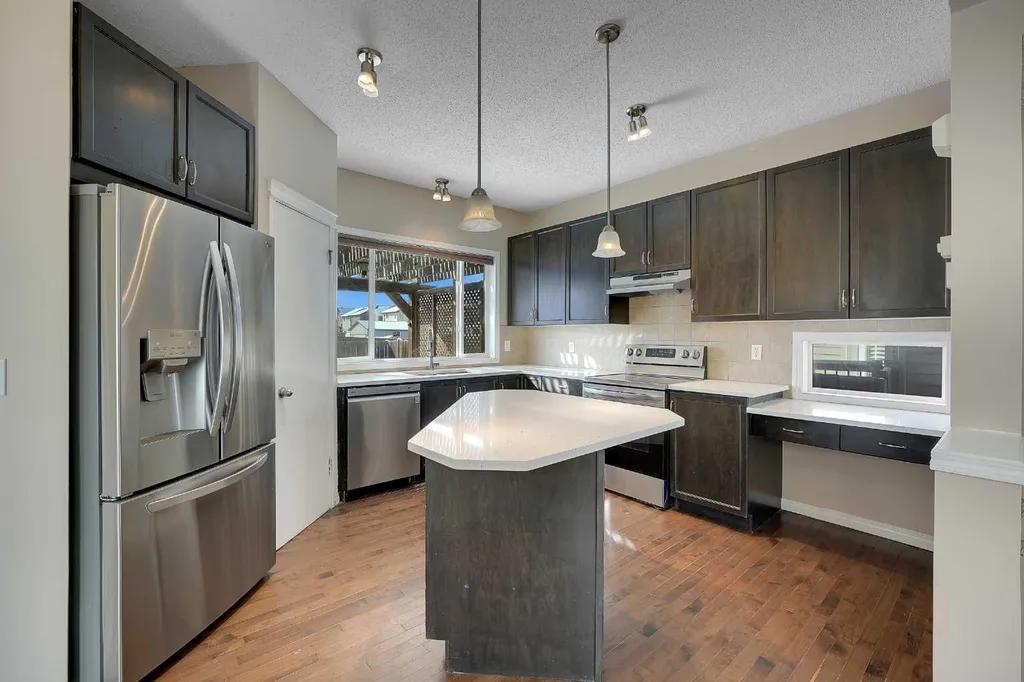 1833 New Brighton Drive SE Calgary AB T2Z 4N8