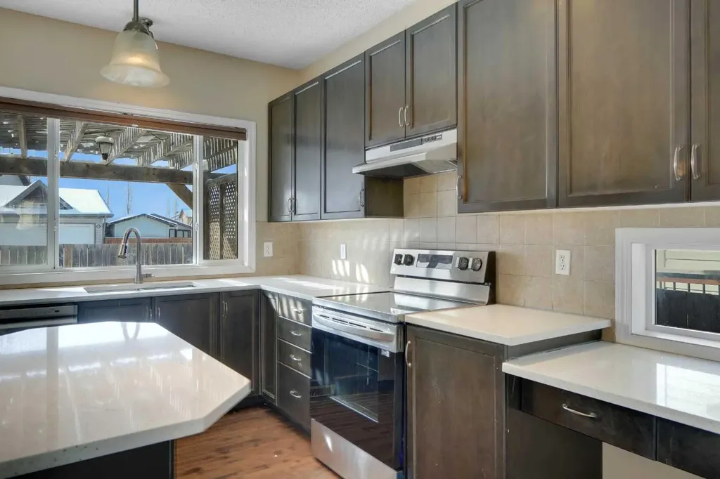 1833 New Brighton Drive SE Calgary AB T2Z 4N8
