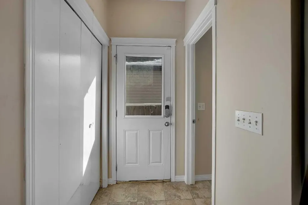 1833 New Brighton Drive SE Calgary AB T2Z 4N8