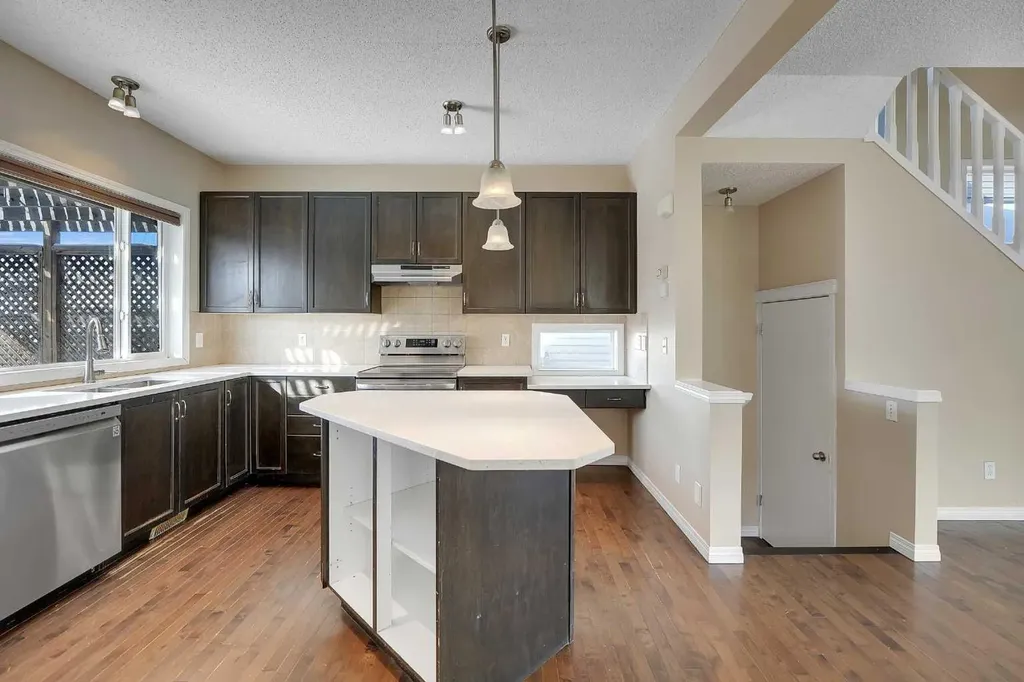 1833 New Brighton Drive SW Calgary AB T2Z 4N8