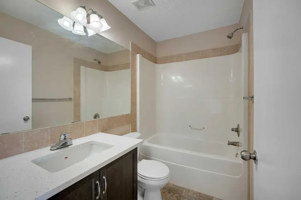 1833 New Brighton Drive SW Calgary AB T2Z 4N8