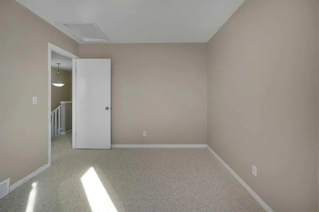 1833 New Brighton Drive SW Calgary AB T2Z 4N8