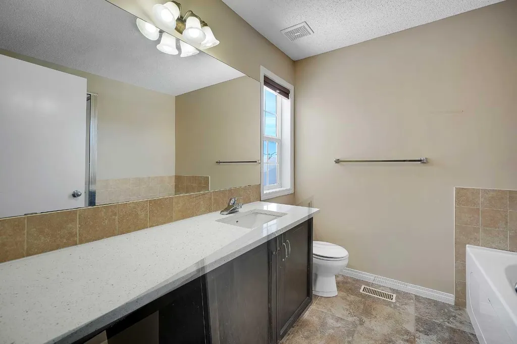1833 New Brighton Drive SE Calgary AB T2Z 4N8