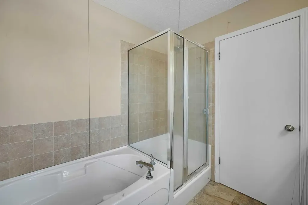1833 New Brighton Drive SW Calgary AB T2Z 4N8