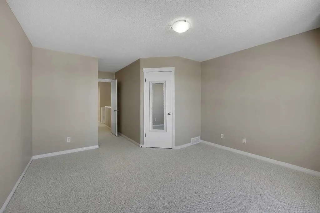 1833 New Brighton Drive SW Calgary AB T2Z 4N8