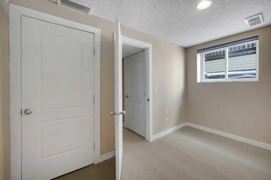 1833 New Brighton Drive SE Calgary AB T2Z 4N8
