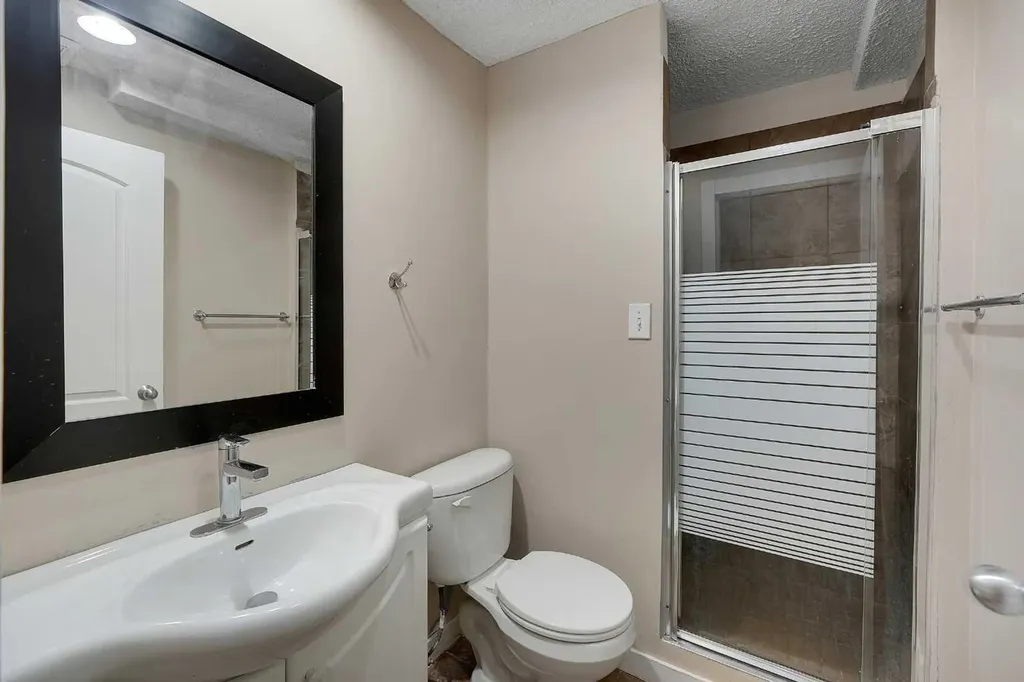 1833 New Brighton Drive SW Calgary AB T2Z 4N8