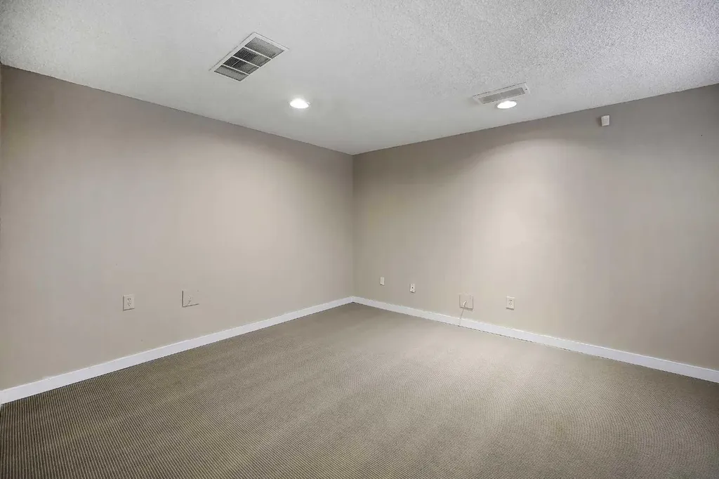 1833 New Brighton Drive SE Calgary AB T2Z 4N8