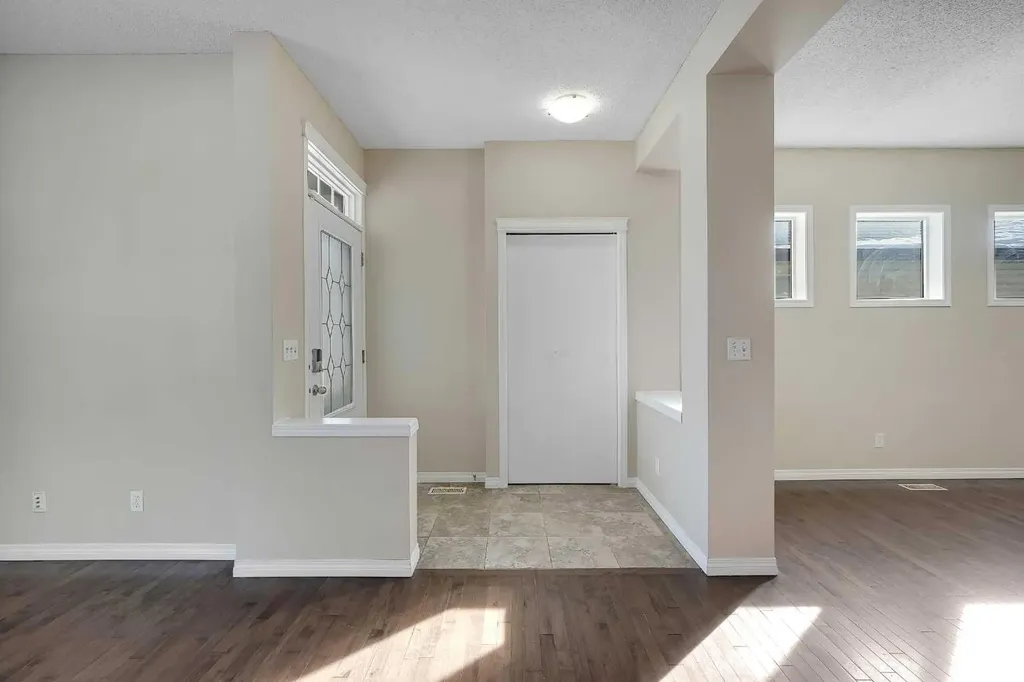 1833 New Brighton Drive SE Calgary AB T2Z 4N8